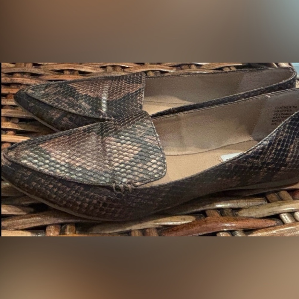 Steve Madden Feather Brown Snakeskin Loafers in size 7. Great condition - Picture 15 of 16